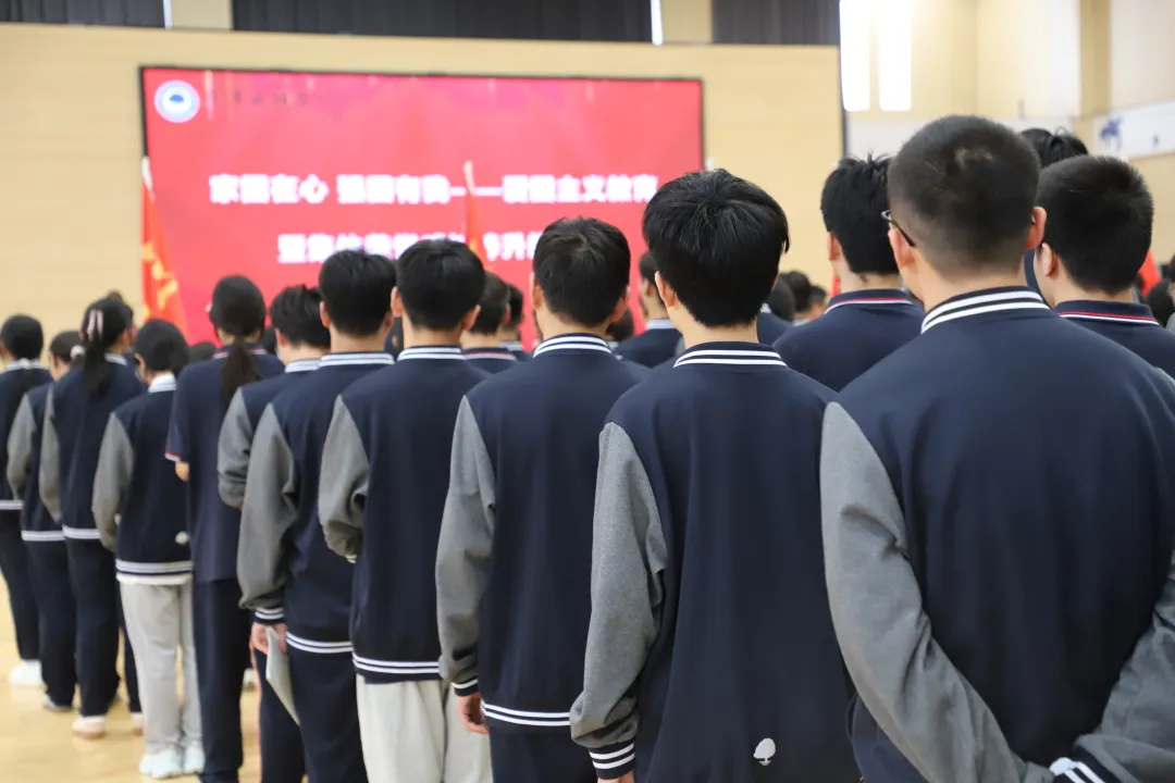 家国在心，强国有我 | 菏泽成阳学校高一成阳部举行爱国主义教育暨集体荣誉感培养主题升旗仪式